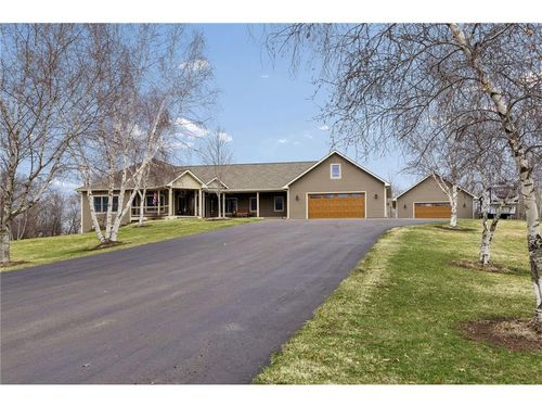 677 Kinney Rd, Hudson, WI, 54016-7907 | Card Image