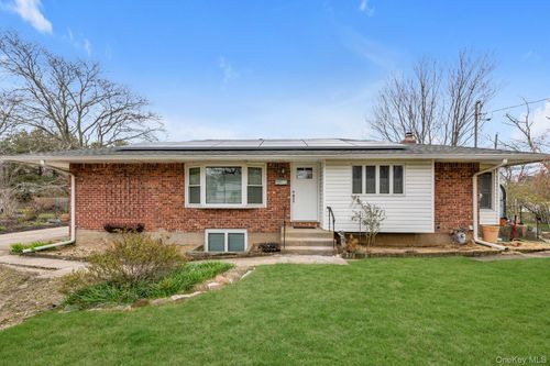 1521 Pine Acres Blvd, Bay Shore, NY, 11706-2427 | Card Image