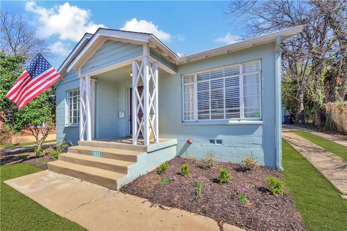 2521 Forest Park Blvd, Fort Worth, TX, 76110-2222 | Card Image