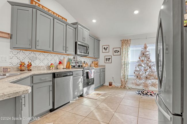 814 Moment St, House other with 4 bedrooms, 2 bathrooms and null parking in Cocoa FL | Image 13