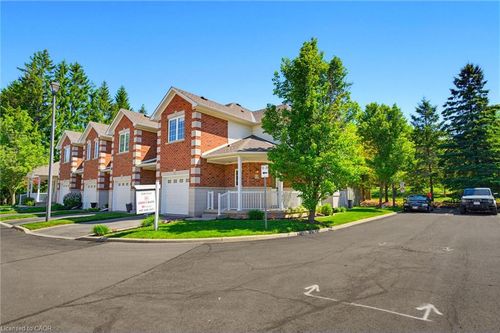 13-81 Valridge Dr, Ancaster, ON, L9G5B7 | Card Image