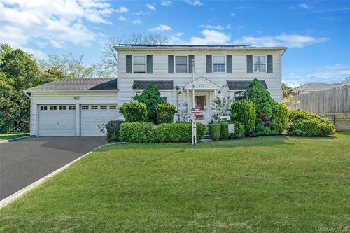 121 Kohr Road, Smithtown, NY, 11754 | Card Image