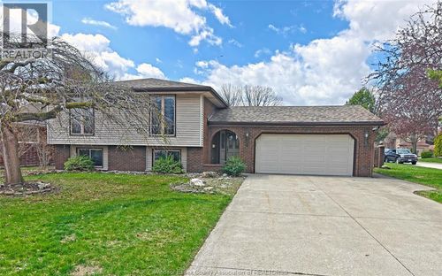 5865 Ninth, Lasalle, ON, N9H1Y7 | Card Image