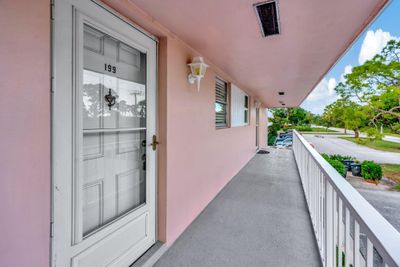 199-22 - 18081 Se Country Club Drive, Condo with 2 bedrooms, 1 bathrooms and null parking in Jupiter FL | Image 3