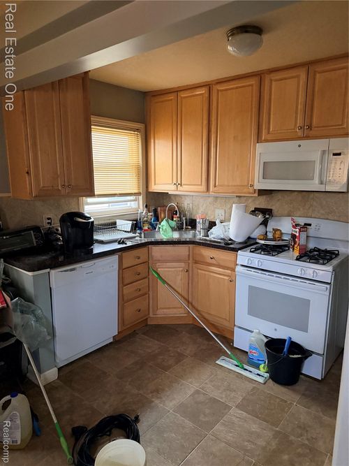 24701 New York St, Dearborn, MI, 48124-4487 | Card Image