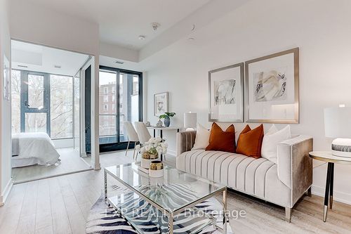 413-250 Lawrence Ave W, Toronto, ON, M5M1B2 | Card Image