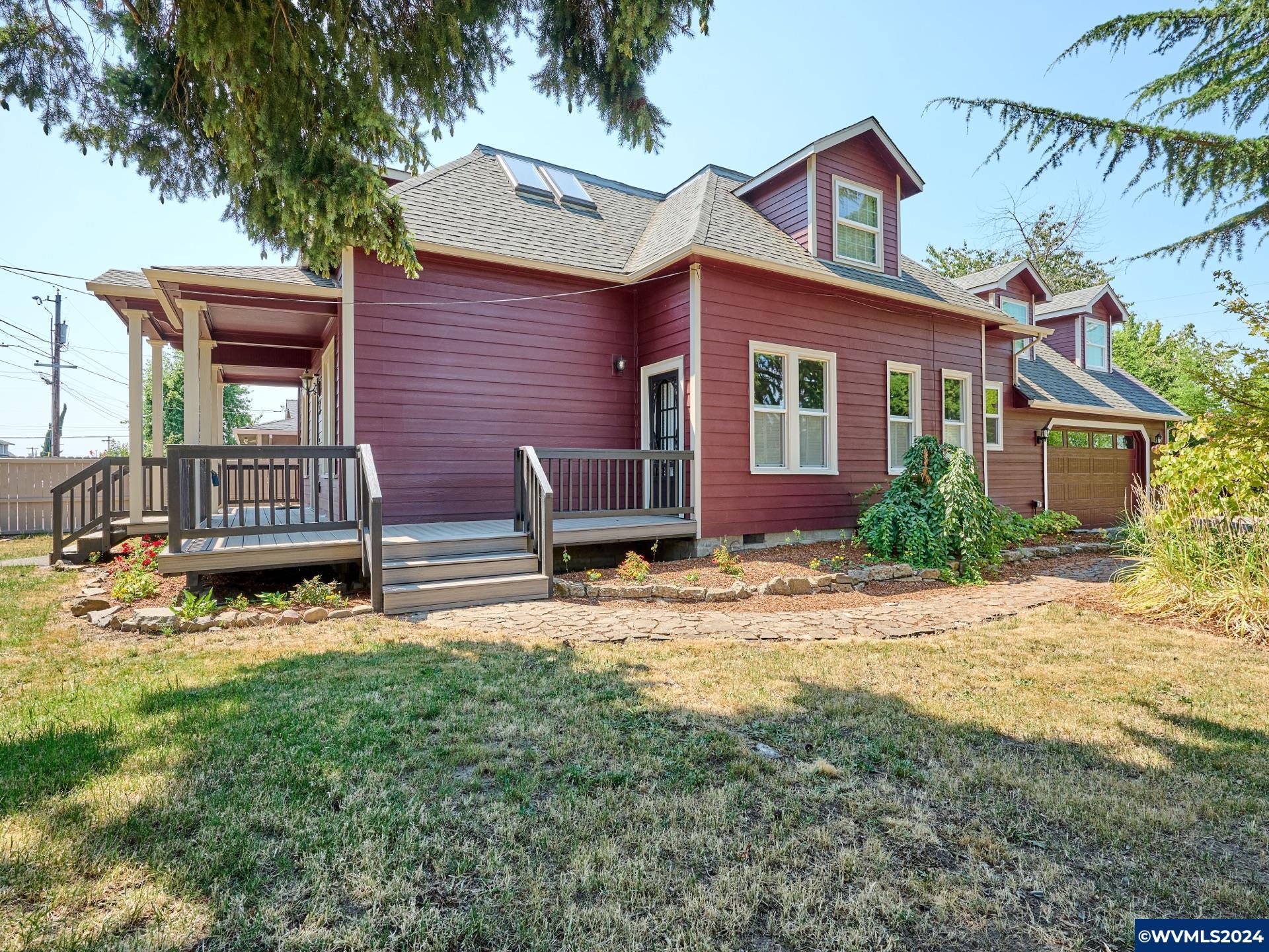 Cleveland St, Mount Angel, OR 97362