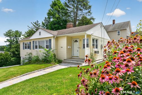 10 Seeley St, Danbury, CT, 06810-7934 | Card Image