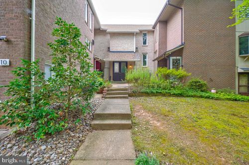 9 Guy Ct, ROCKVILLE, MD, 20850-3148 | Card Image