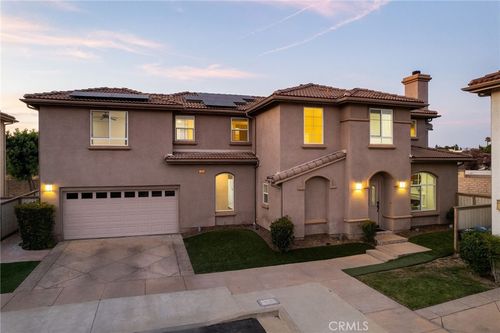 8530 Browns Creek Ln, Canoga Park, CA, 91304-2119 | Card Image