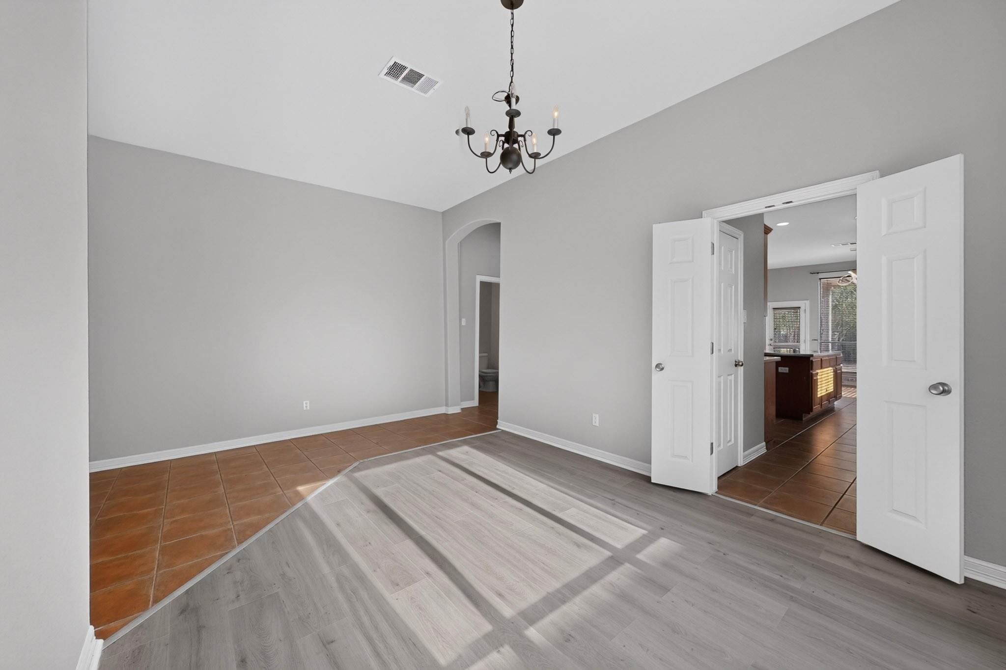 Residential Lease in Manor 5