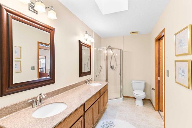1038 Shawnee Rd Sw, Home with 3 bedrooms, 3 bathrooms and 4 parking in Calgary AB | Image 24