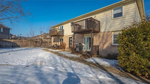 60 Willow St, Paris, ON, N3L2K6 | Card Image