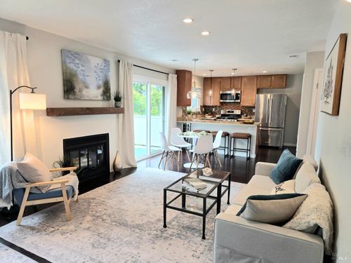 74 Hector Ln, Novato, CA, 94949-6381 | Card Image