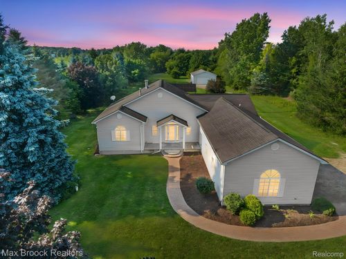 2165 Oakwood Rd, Ortonville, MI, 48462-9408 | Card Image