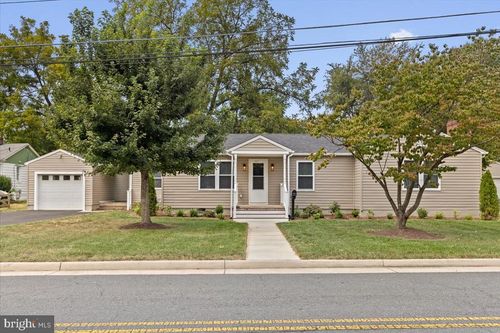 111 Washington St Ne, LEESBURG, VA, 20176-2432 | Card Image