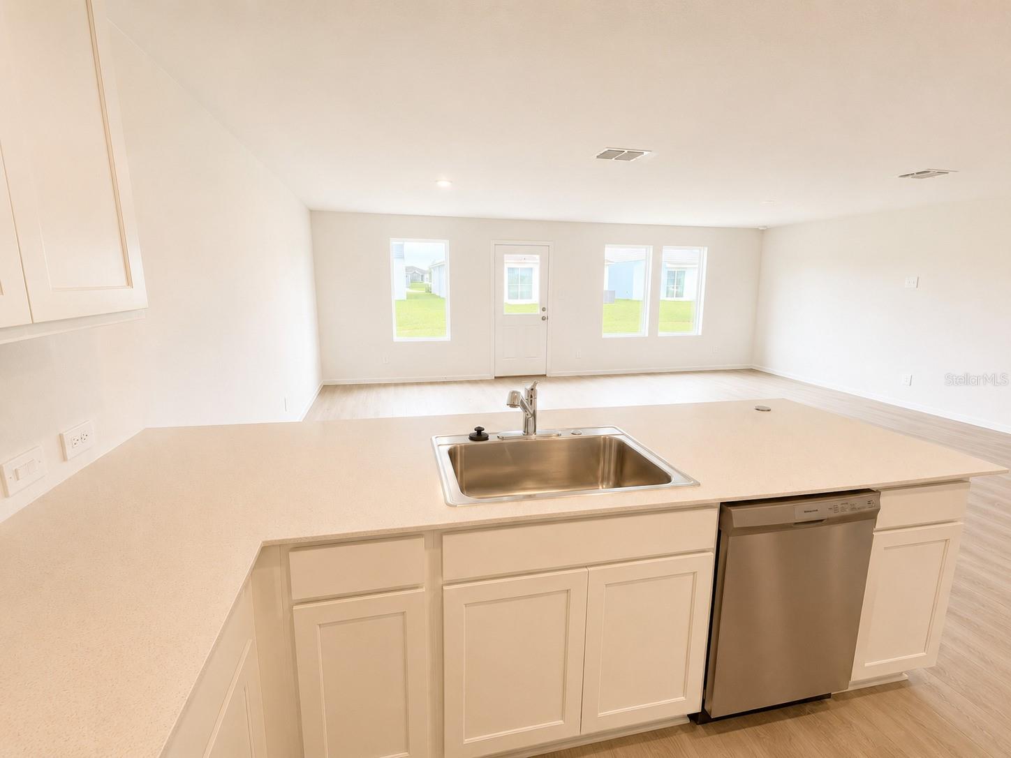 Residential Lease in EAGLE LAKE 4