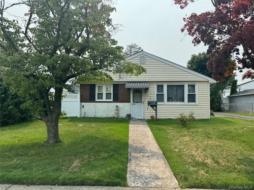 418 Wellington Rd, East Meadow, NY, 11554-4230 | Card Image