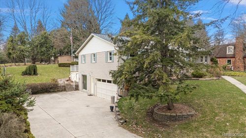 847 Leinster Rd, Rochester Hills, MI, 48309-2426 | Card Image