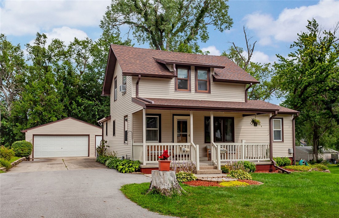 12th St, Newton, IA 50208