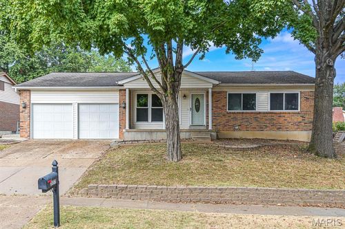 2177 Aileswick Dr, Oakville, MO, 63129-3601 | Card Image