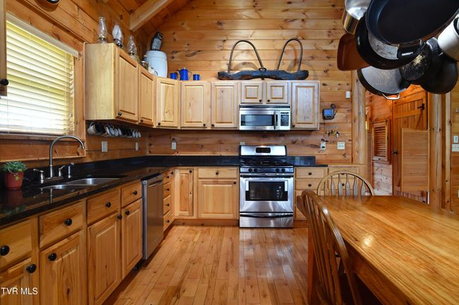 308 Walnut Mountain Farms Loop, House other with 4 bedrooms, 3 bathrooms and null parking in Roan Mountain TN | Image 11