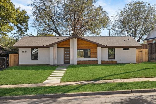 1614 E Red Bird Ln, Dallas, TX, 75241-2113 | Card Image