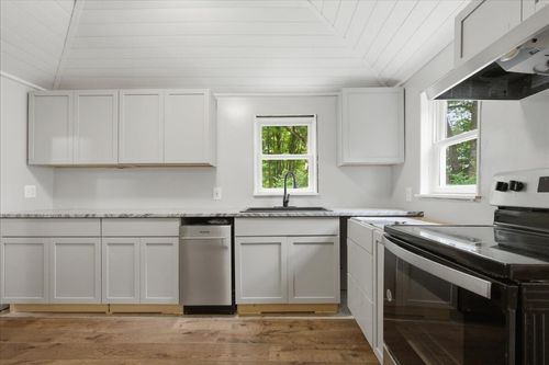 182 Manley Rd, Auburn, ME, 04210-3631 | Card Image