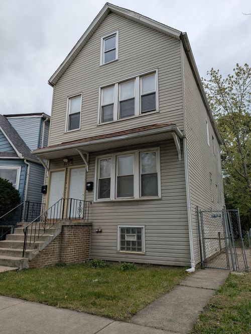 8209 S Coles Ave, Chicago, IL, 60617-2144 | Card Image