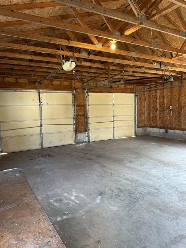 Garage | Image 35