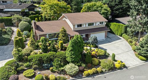 19225 51st Ave Ne, Lake Forest Park, WA, 98155-2940 | Card Image