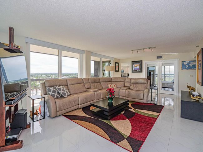 806 - 3100 N Highway A1a, Condo with 3 bedrooms, 2 bathrooms and null parking in Hutchinson Island FL | Image 26