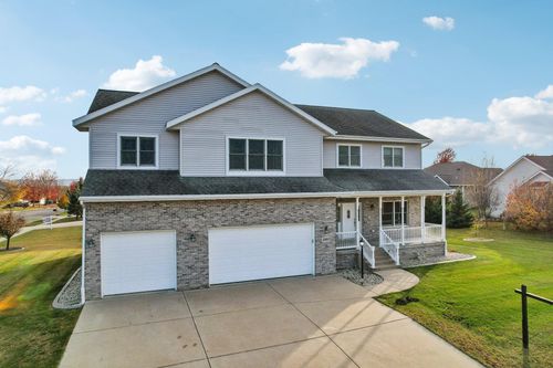 2001 Fullerton Dr, PRAIRIE DU SAC, WI, 53578-1083 | Card Image