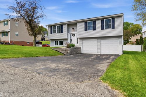 125 Wren Way, Washington, PA, 15301-9519 | Card Image