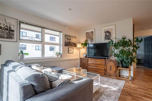 202-2940 Harriet Rd, Saanich, BC, V9A1T3 | Card Image