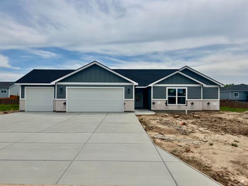 8414 Chrissy Ldg, Manhattan, KS, 66502-8727 | Card Image