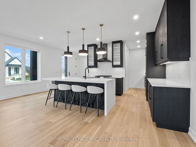 200 Klager Ave, House attached with 3 bedrooms, 4 bathrooms and 1 parking in Fonthill ON | Image 11