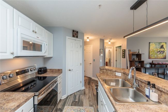 APT-225 - 23004 Chandlers Ln, Condo with 2 bedrooms, 2 bathrooms and null parking in Olmsted Falls OH | Image 16
