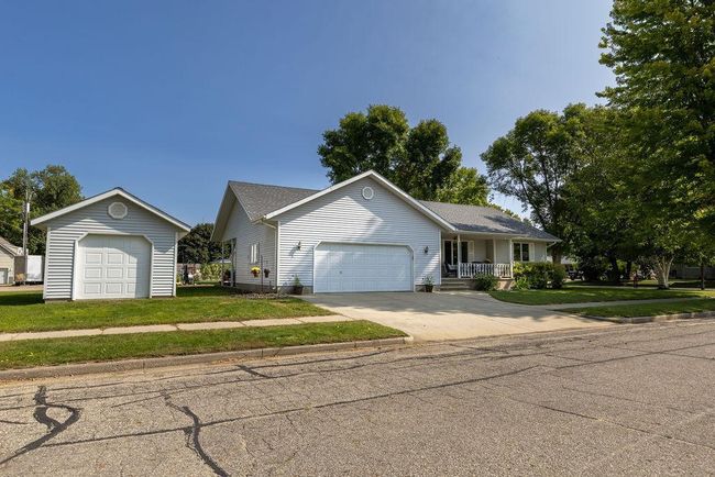 302 9 Th St N, House other with 3 bedrooms, 2 bathrooms and null parking in Kerkhoven MN | Image 36