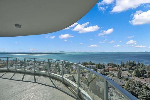 1501 Foster St, White Rock, BC, V4B0C3 | Card Image