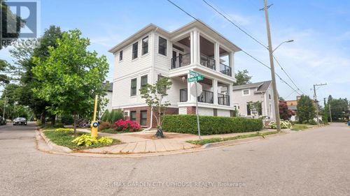 {{alt}} | Card Image