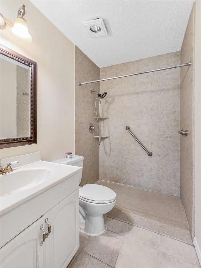 631 Sharp St, House other with 3 bedrooms, 2 bathrooms and null parking in Mansfield TX | Image 9