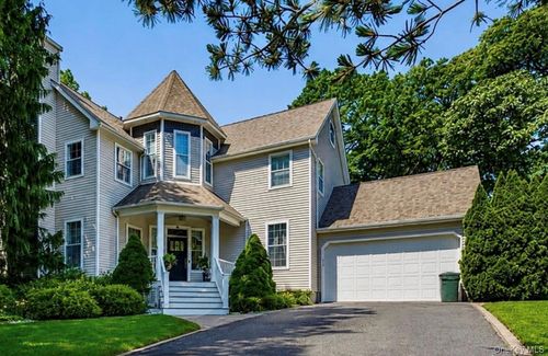 10 Chapel Hill Rd, Lake Grove, NY, 11755-2469 | Card Image