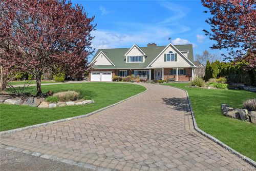 227 Islip Rd, West Islip, NY, 11795-4550 | Card Image