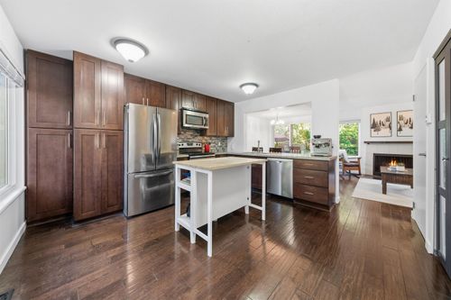 4742 Laurelwood Pl, Burnaby, BC, V5G4B2 | Card Image
