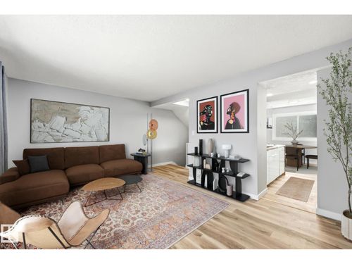 655 Abbottsfield Rd Nw, Edmonton, AB, T5W4R4 | Card Image