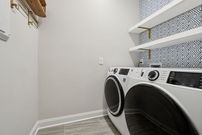 Washer dryer and floating shelves to remain | Image 17