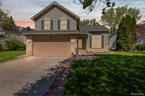3072 Talon Cir, Lake Orion, MI, 48360-2608 | Card Image