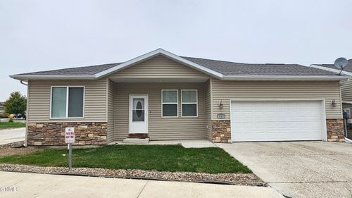 817 Canada Ave, Bismarck, ND, 58503-1807 | Card Image