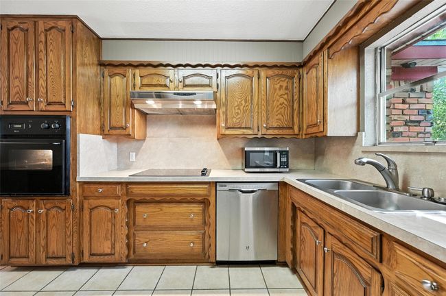 Unfurnished room with wood finished floors and a ceiling fan | Image 16